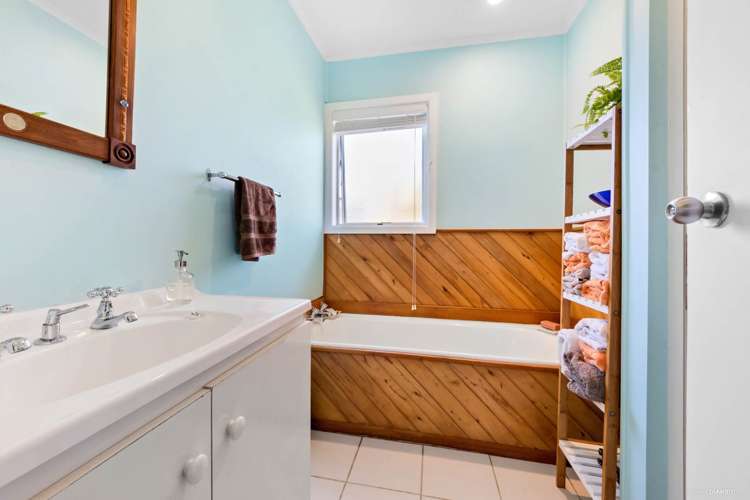 25 Triangle Road Massey_12