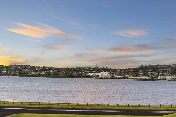 17 Kiwi Esplanade Mangere Bridge_7