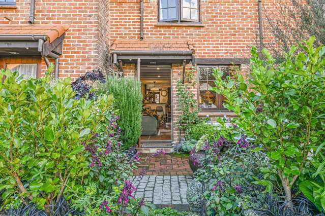 4/6 Quiet Woman Way Monaco_2