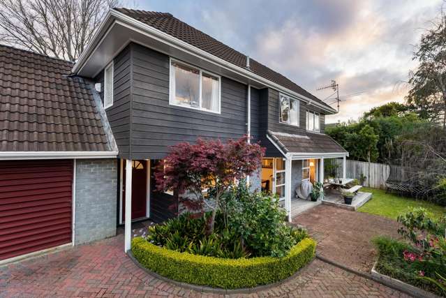 Motivated vendor says move in for Christmas