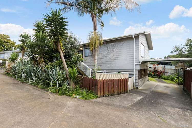 28 Selak Place Glen Eden_12