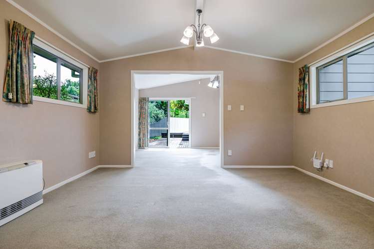 8 Saturn Crescent Milson_13