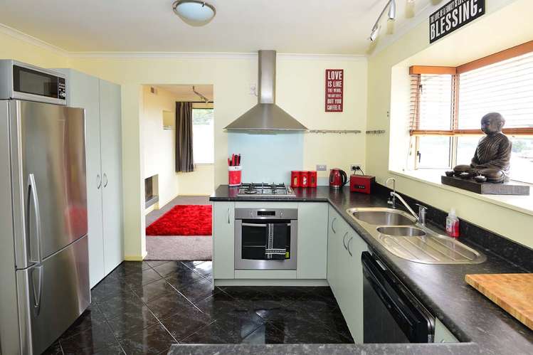 37 Spencer Road Oteha_12