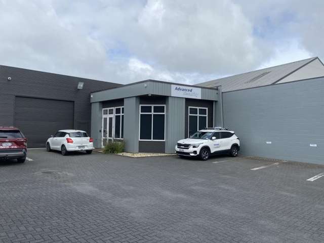 Modern Workshop/Warehouse with Office