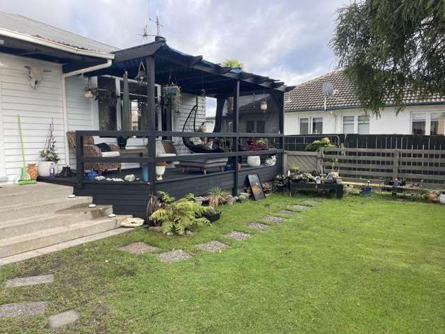 Ideal Two-Bedroom Property Close to Shops & School