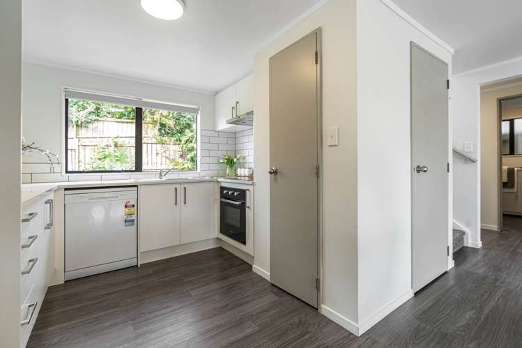 2/523 Glenfield Road_1