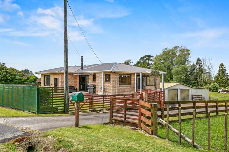 303 Lepper Road Upper Egmont Village_19