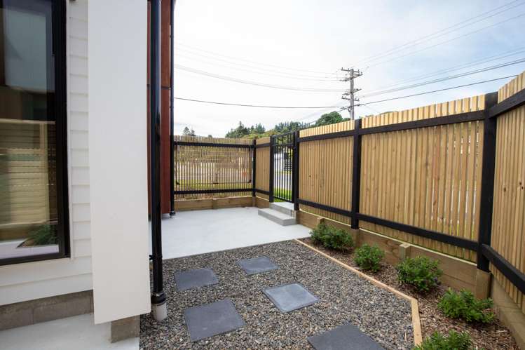 6-8 Reading Street Wainuiomata_10