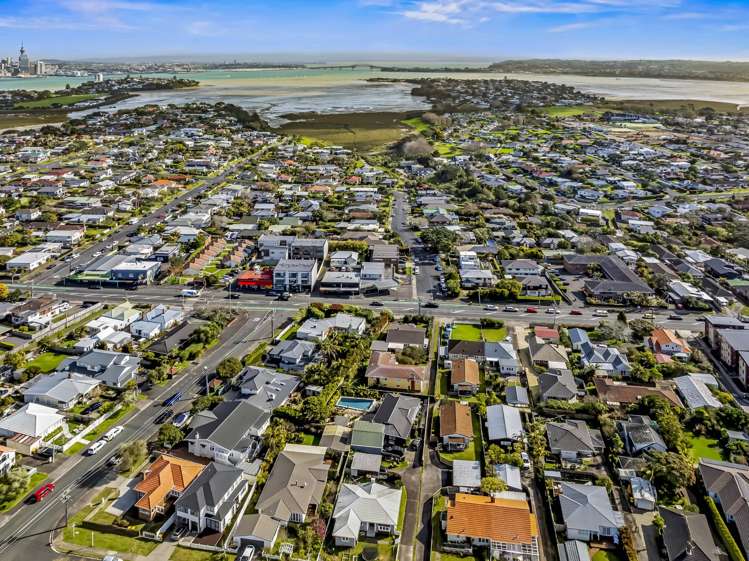 73 Lake Road Devonport_16