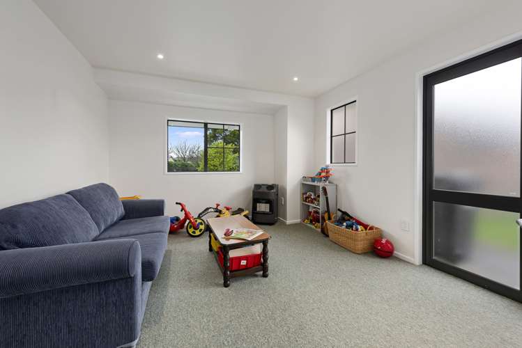 17 Malcolm Gillies Grove Totara Park_19