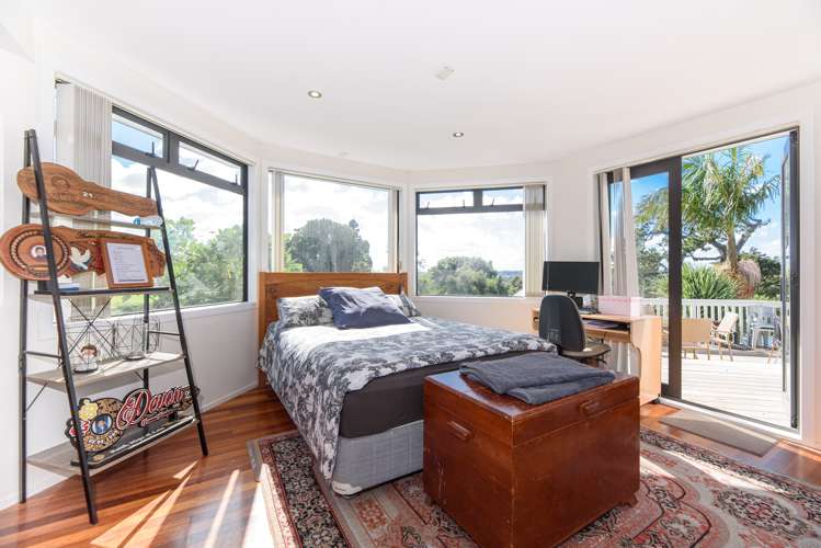 12a Roland Hill Glen Eden_11