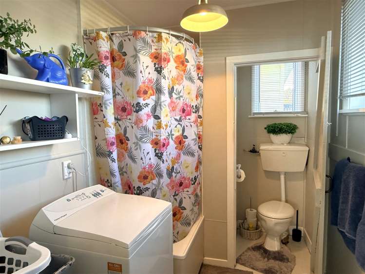 12 Keith Road Paroa_30