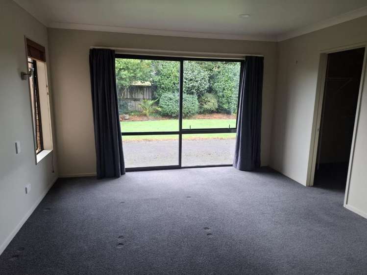 24 Oaklands Drive 11373_18