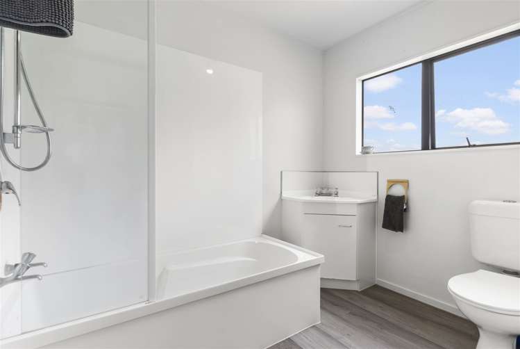 76 Marine Parade Mellons Bay_35