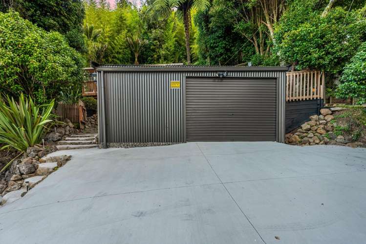 894 West Coast Road Waiatarua_17