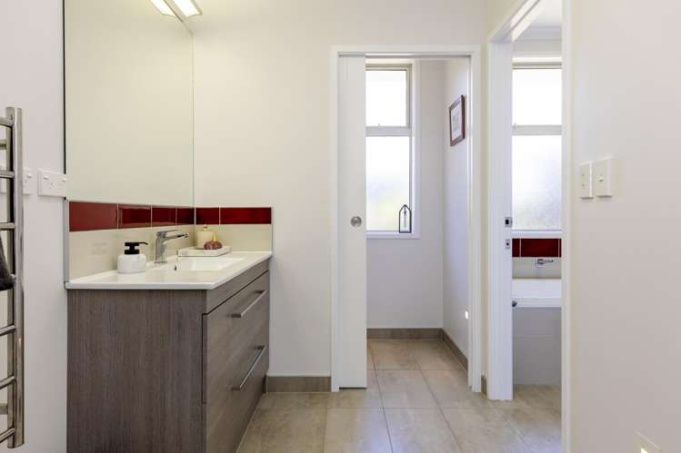 7 Magnolia Rise Waipahihi_19