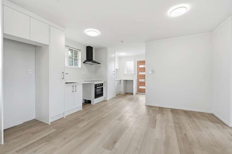 5 Manston Road Mangere_26
