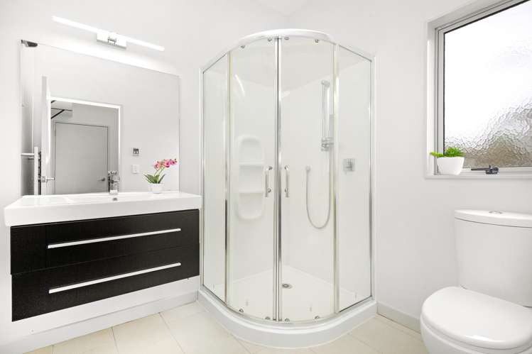 15 Paparoa Crescent Aotea_17