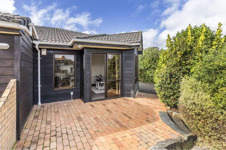 2/4 Richard Street Titahi Bay_13