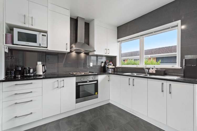 2/771 Beach Road Browns Bay_8