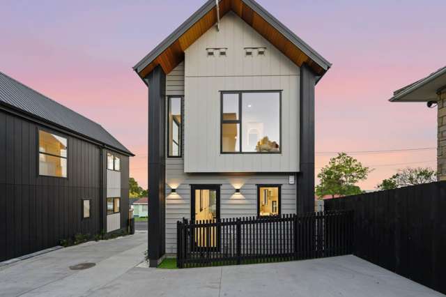 Modern Living close to Sylvia Park