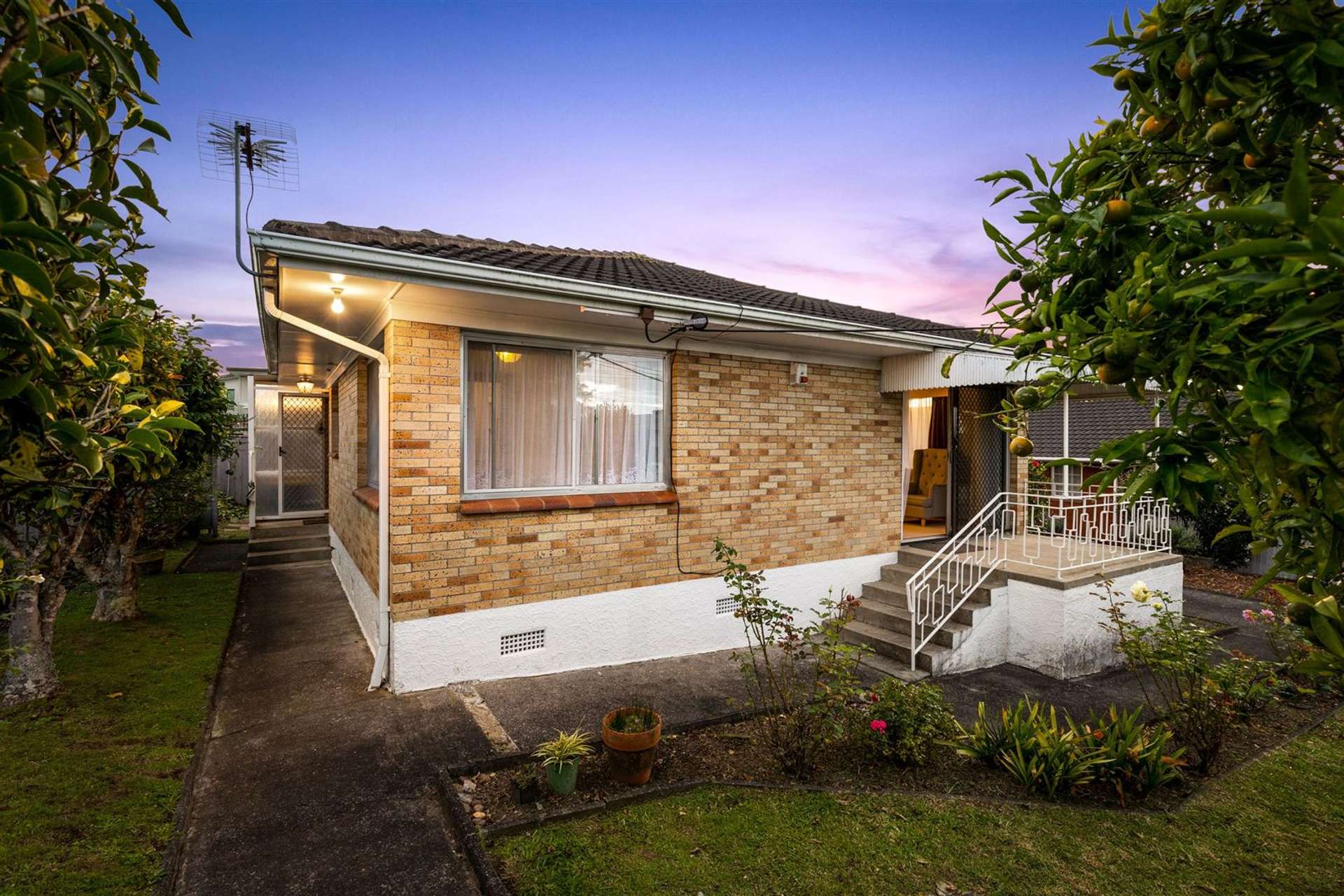 1/71 Royal View Road Te Atatu South_0