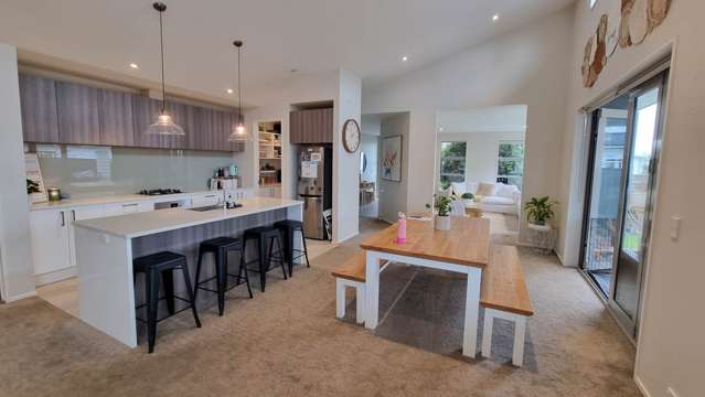 21 Defender Crescent Beachlands_3