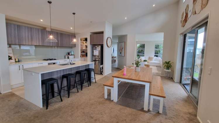 21 Defender Crescent Beachlands_3