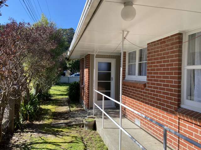 Sunny 2 bedroom in Upper Hutt with additional study