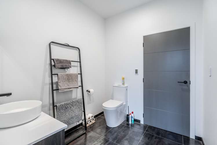 5 Black Road Otatara_13