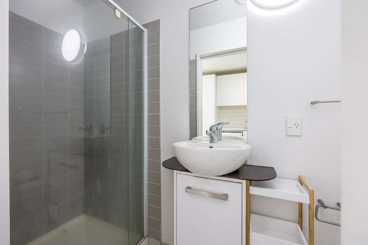 1013/10 Waterloo Quadrant Auckland Central_11