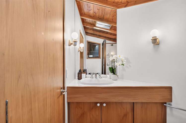 153 Beach Road Castor Bay_38