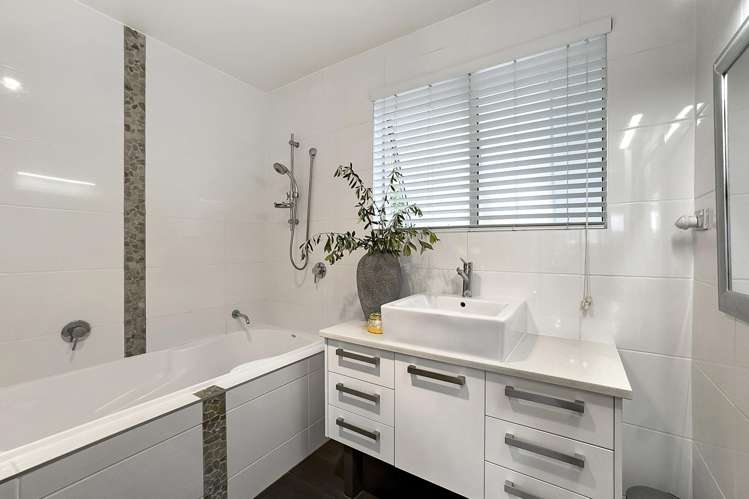 9 Fratley Avenue Farm Cove_16