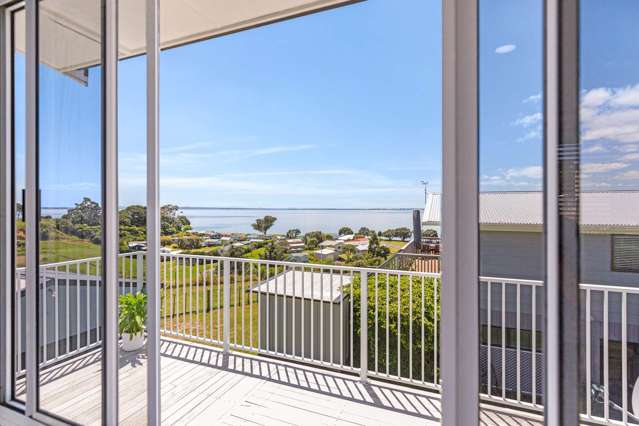 Renovated Coastal Dream at Grahams Beach