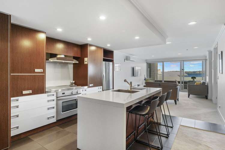 10/225 Lake Terrace Waipahihi_9