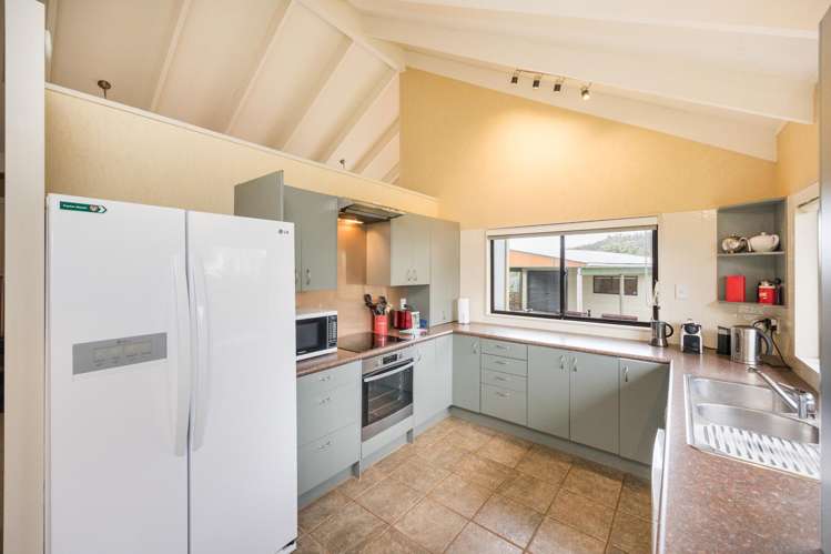 5 Hennessy Street East Foxton Beach_9