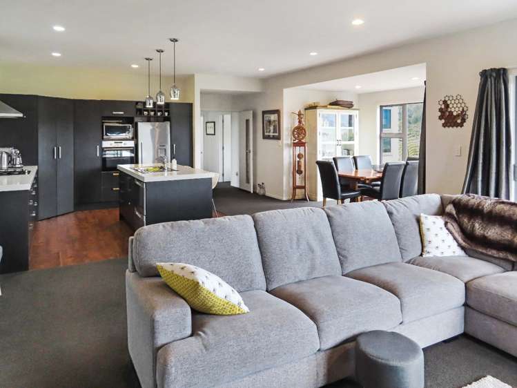 29 Mcewen Crescent Riverstone Terraces_3