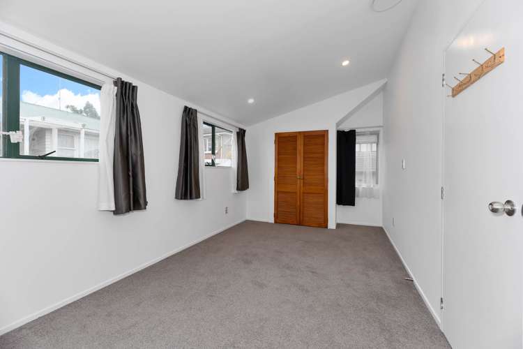 8 Marshall Laing Avenue Mt Roskill_16