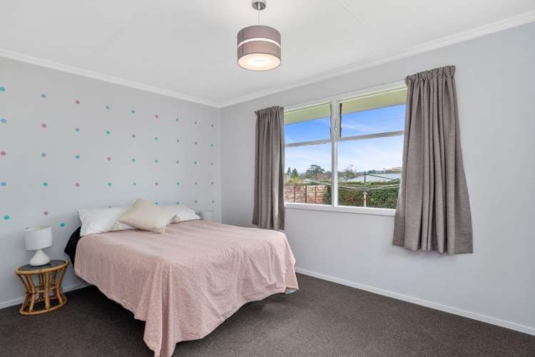 15 Stirling Grove Greerton_7