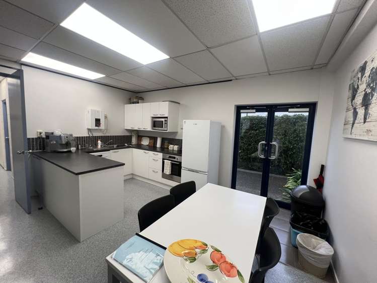 Whole Building/326 Church Street Penrose_4