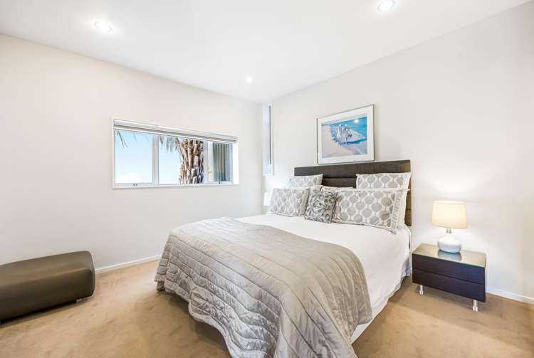 127 Beach Road Castor Bay_13