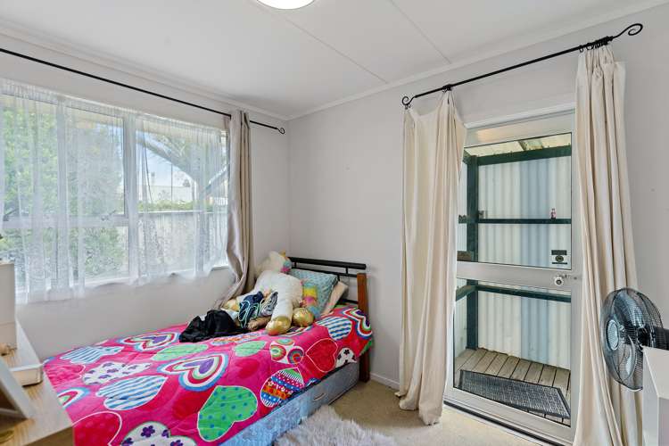 6 Colenso Place Otaki Beach_12
