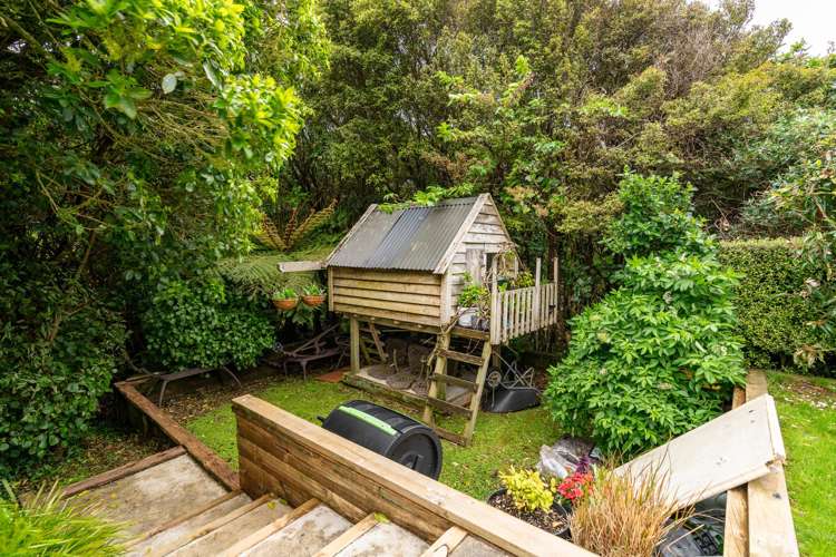 7 Caughley Grove Karori_23