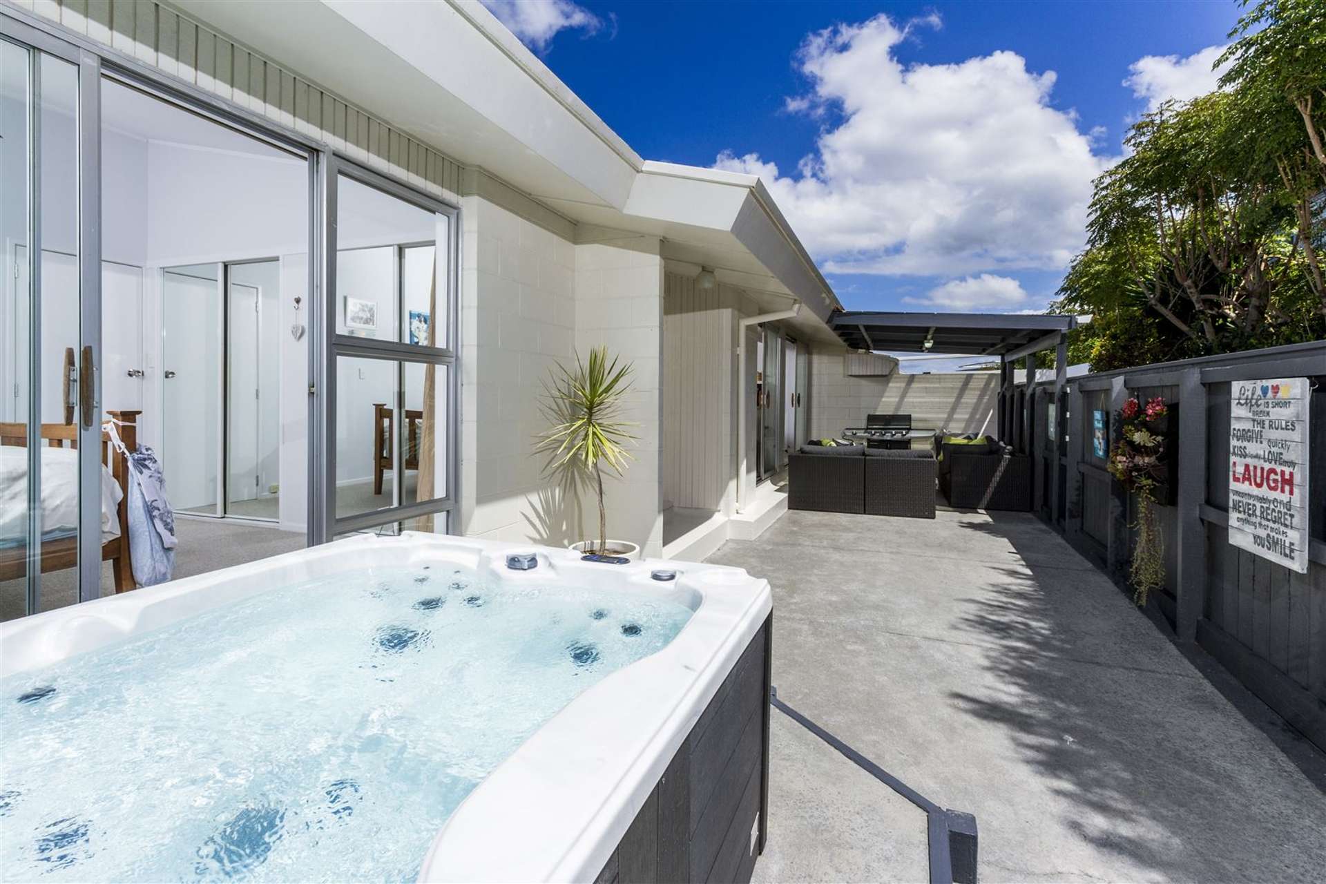 2/64 Seaview Road Castor Bay_0