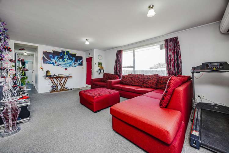 2/2 Resolute Way Papakura_5