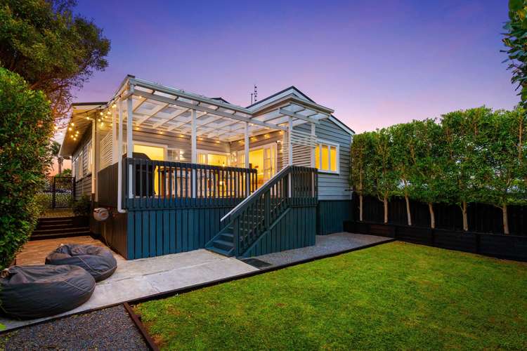 83 Golf Road New Lynn_23