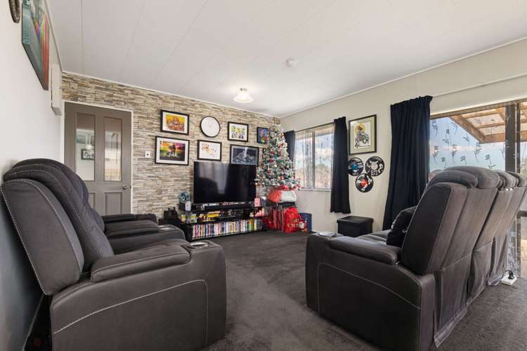 11b Wallace Crescent Glenholme_16