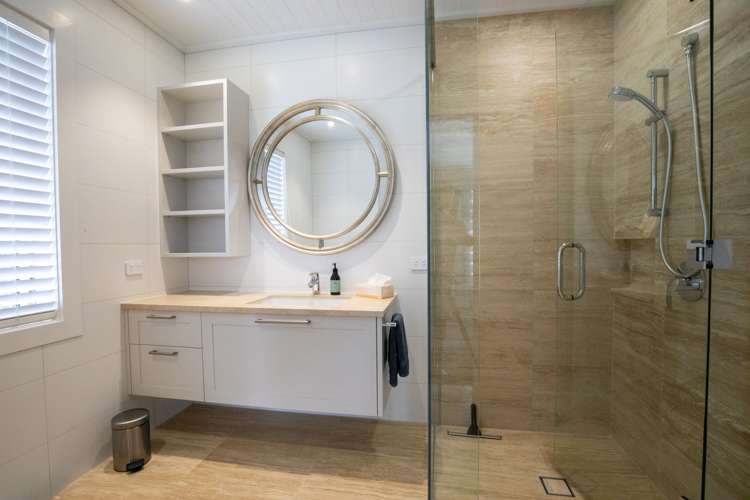 32 Wallis Street Raglan_11