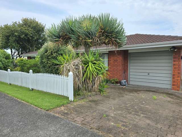 Spacious 2-Bedroom Home in Central Tauranga - Available on/after 24th December