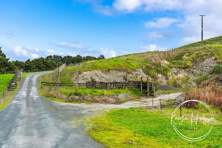 55 Puriri Glade Maungaturoto_27